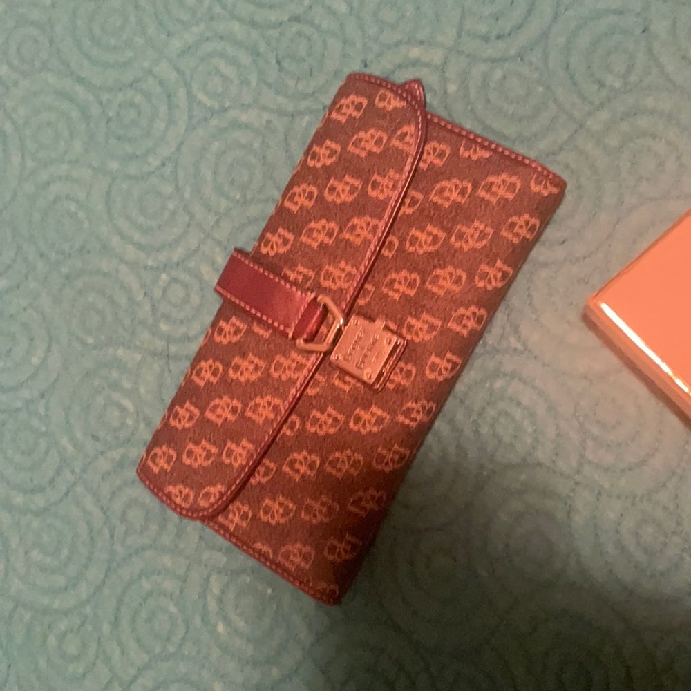 Dooney and bourke wallet